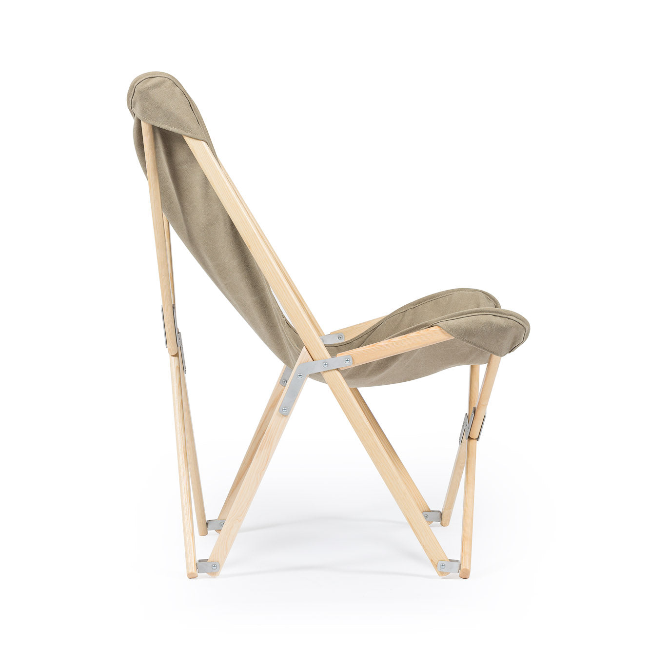 Telami Tripolina chair is the timeless folding chair, like butterfly, the iconic outdoor furniture. Relax on your sofa or on your Tripolina.